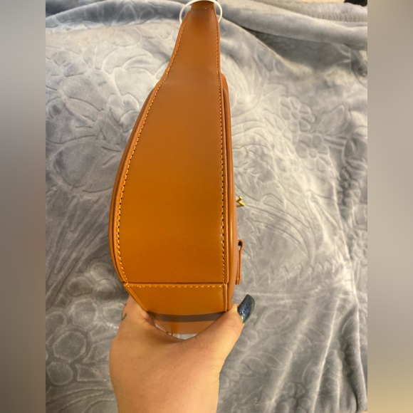 Fashion Elegant Tan Leather ParisLe 5 a 7 Mono Antique Gold Shoulder Bag - Picture 5 of 12